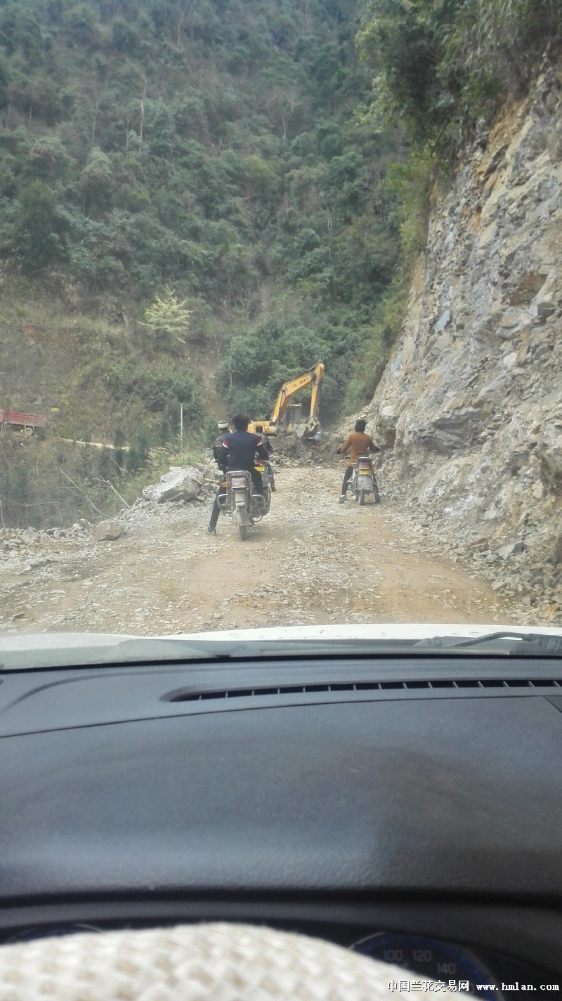 返程时塌方堵路